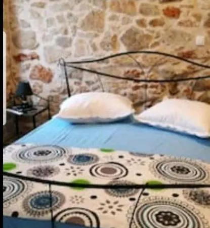 Moderna Kamena Kuca Sa Bazenom