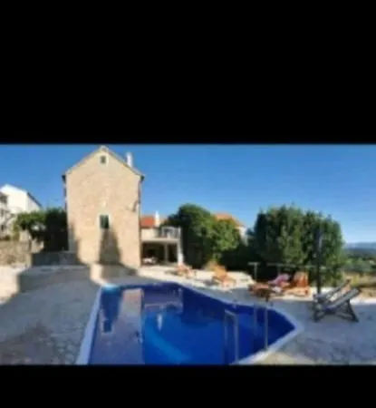 Moderna Kamena Kuca Sa Bazenom Villa